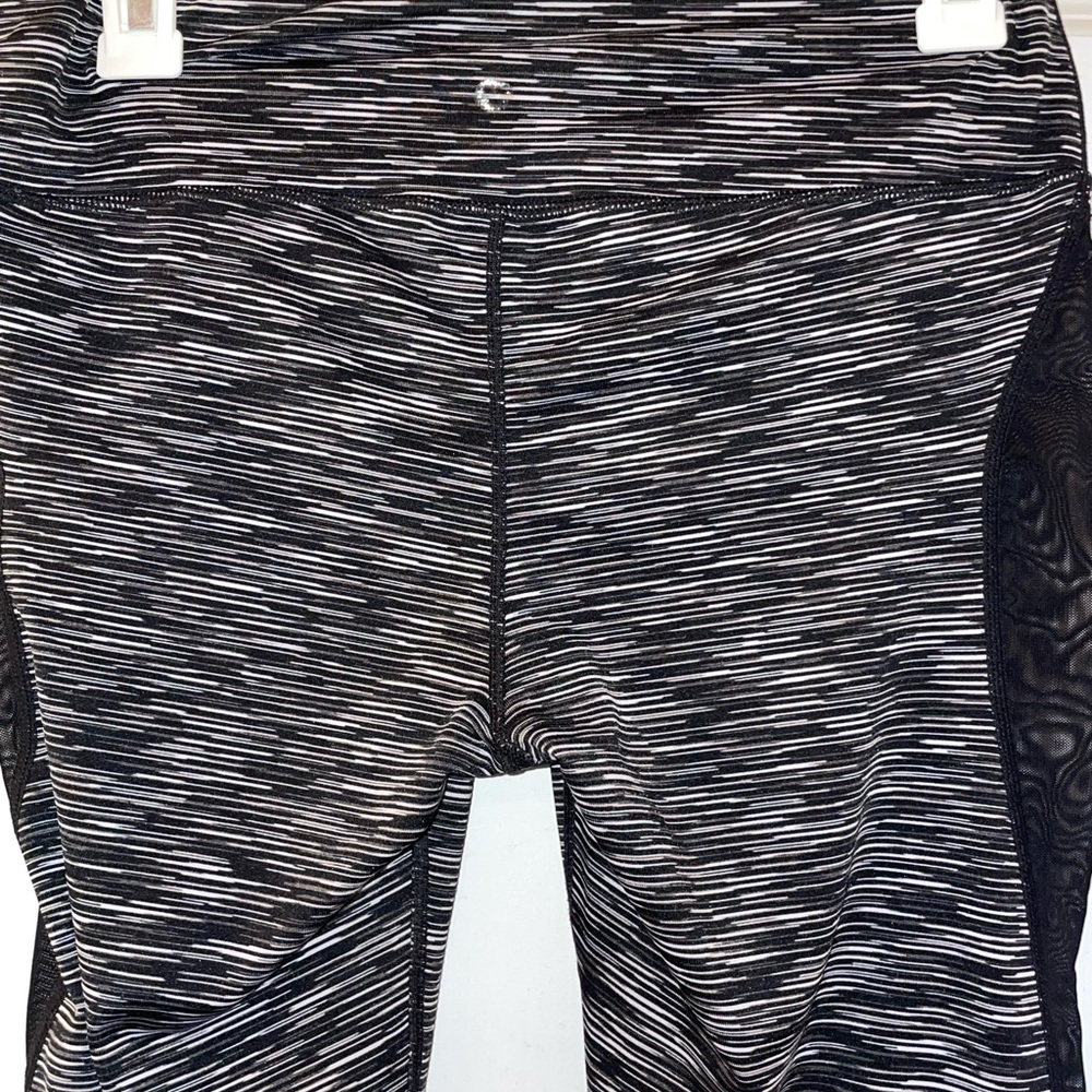Sheer capri-length workout leggings